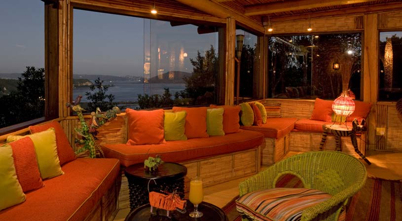 The lounge area with spectacular views over the Knysna Lagoon...